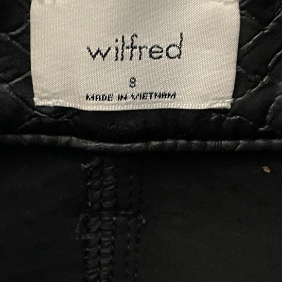 Wilfred Melina™ Pant
High-waisted Vegan Leather python pants - Picture 10 of 10